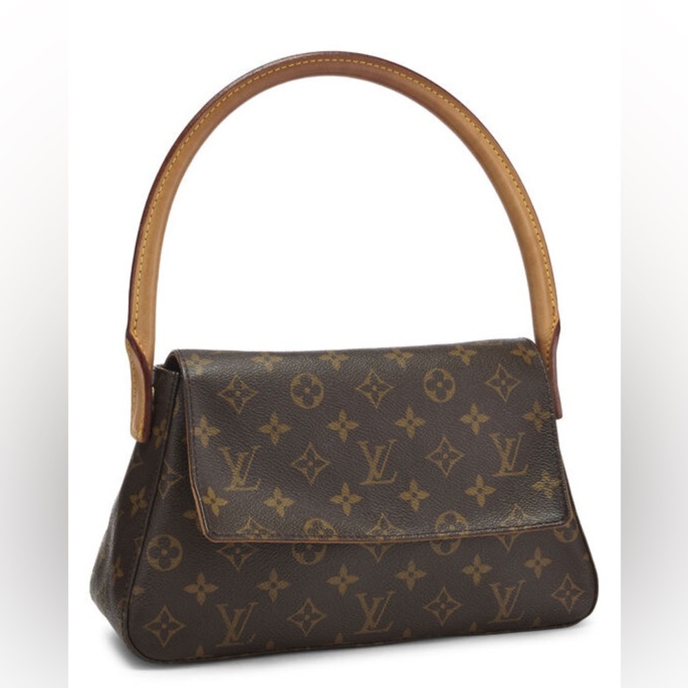 LOUIS VUITTON authentic Monogram canvas looping small purse